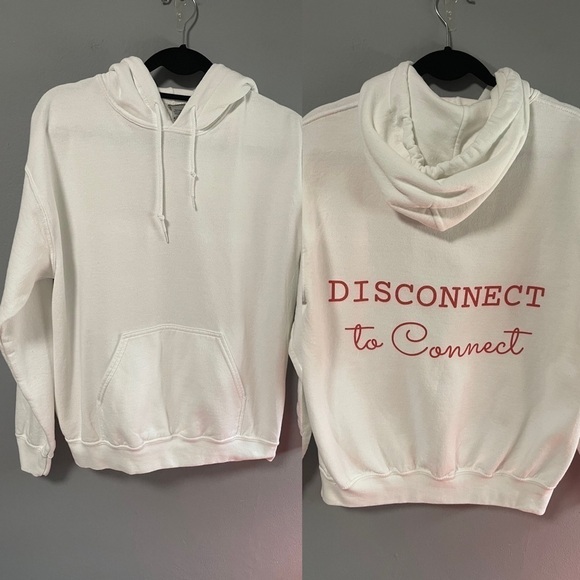 Graphic oversized white sweatshirt hoodie with kangaroo pocket. Size Medium - Picture 1 of 7